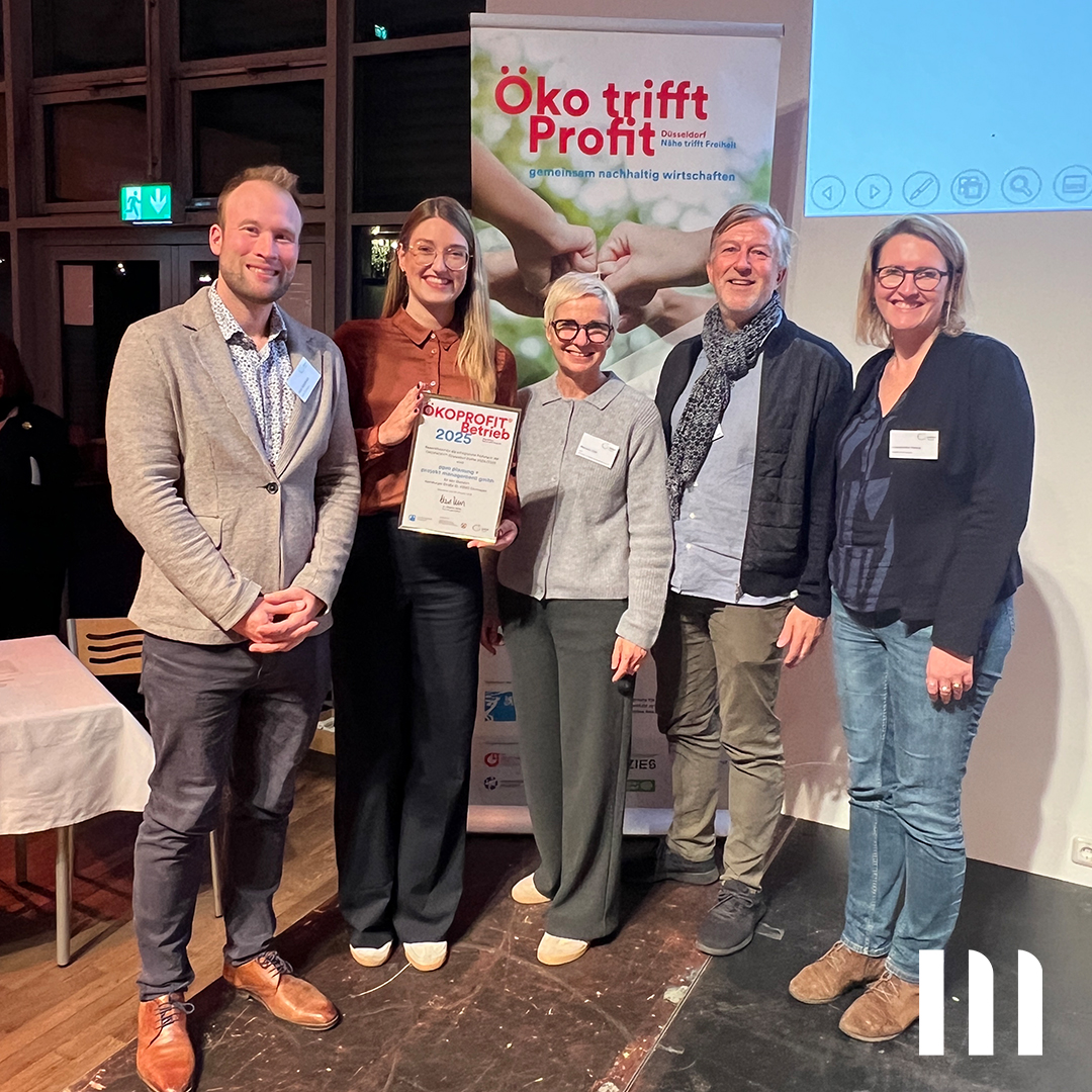 Gruppenfoto mit den Verantwortlichen für Nachhaltigkeit der Stadt Dormagen auf der Ökoprofit Veranstaltung