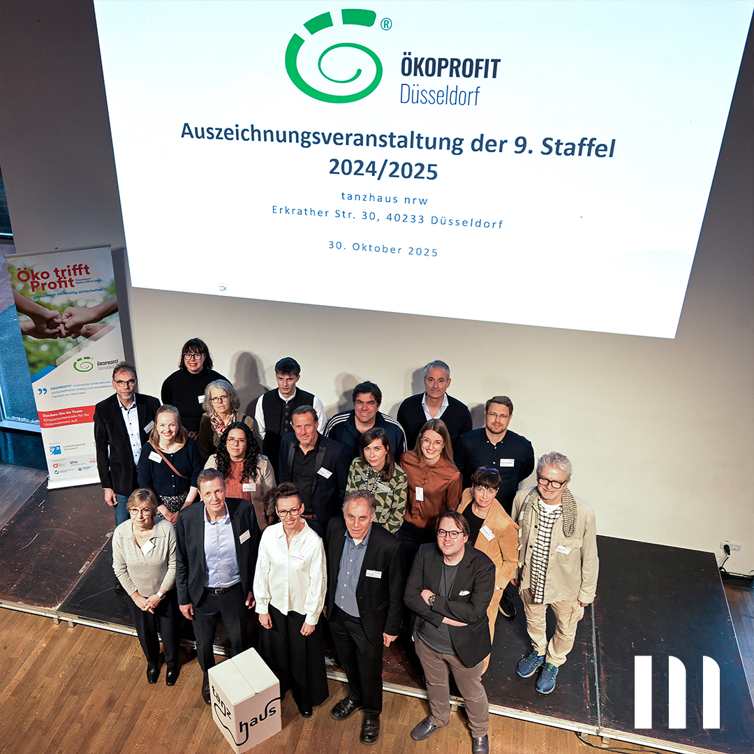 Gruppenfoto aller Unternehmen, die an der 9. Staffel von Ökoprofit teilgenommen haben und ausgezeichnet wurden