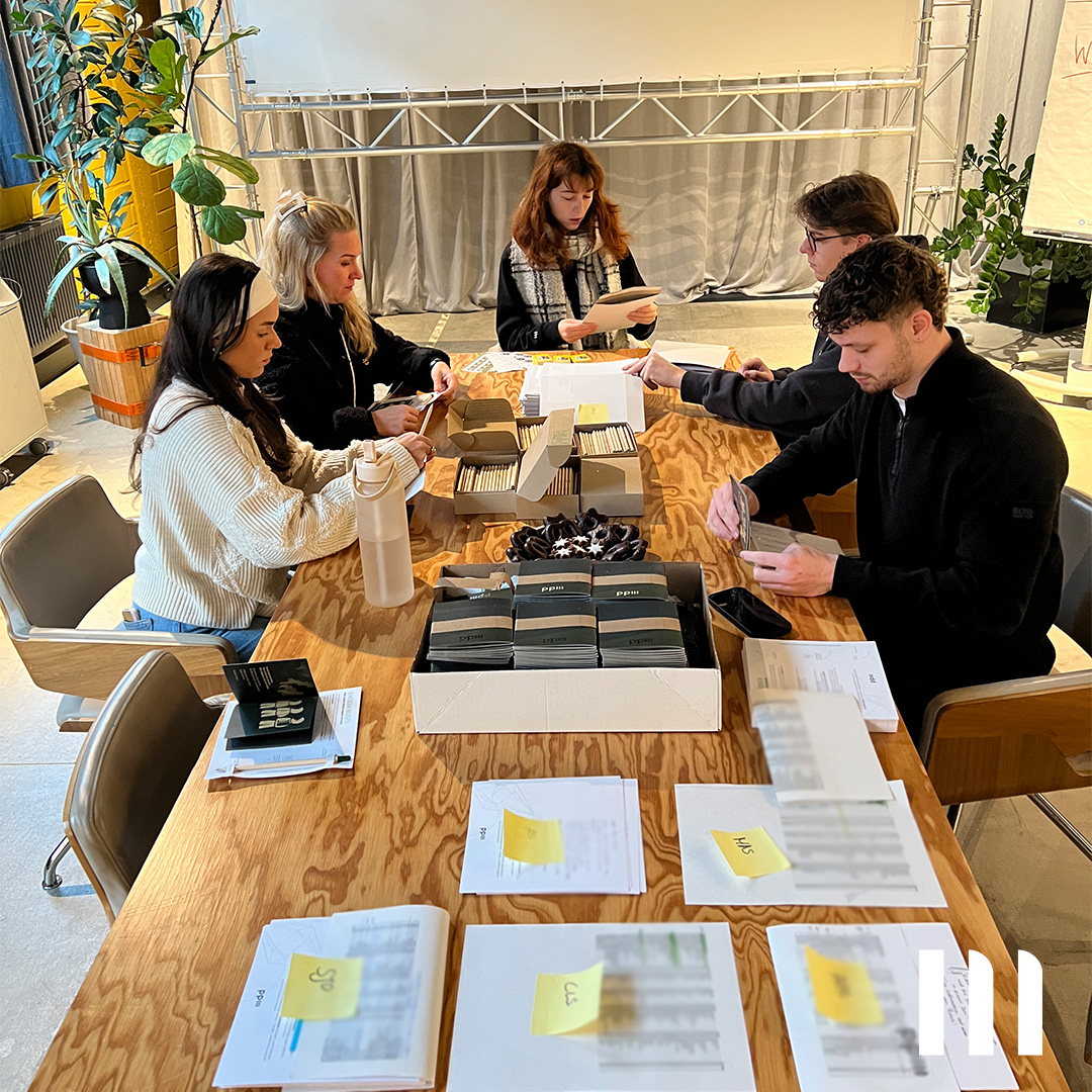 Team von ppm verpackt gemeinsam die Weihnachtsaktion 2025