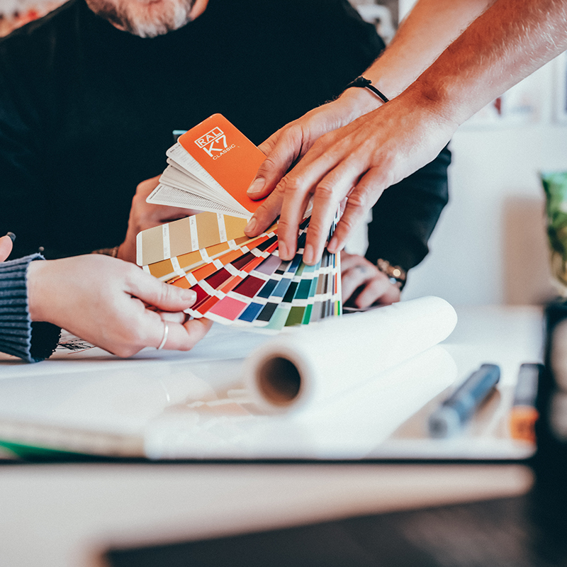 Farbberatung und Materialauswahl für individuelles Interior- und Markendesign