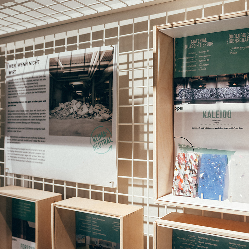 Nachhaltiges Materialkonzept mit recycelten Werkstoffen und innovativer Produktpräsentation